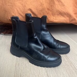 Karen White Milestone Chelsea Boots